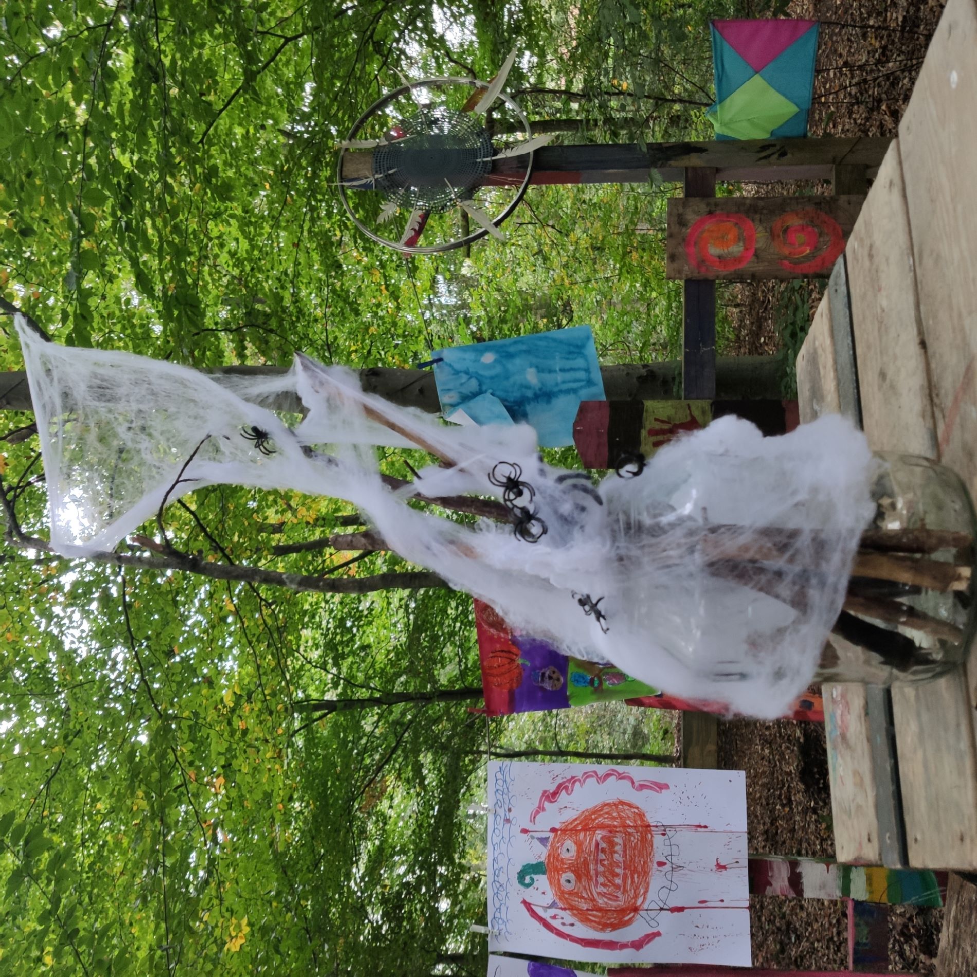 56 Halloween im Kunstwald